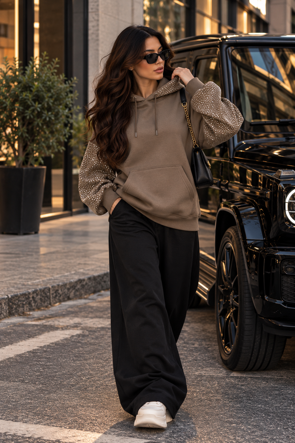 Fly Ring Hoodie — Trendy Tomorrow — صورة 4